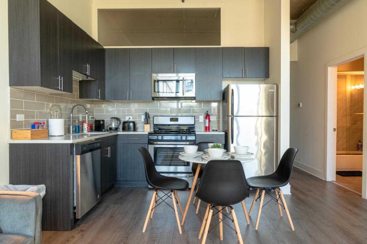 Mccormick Place: Modern Downtown Loft With Optional Parking *