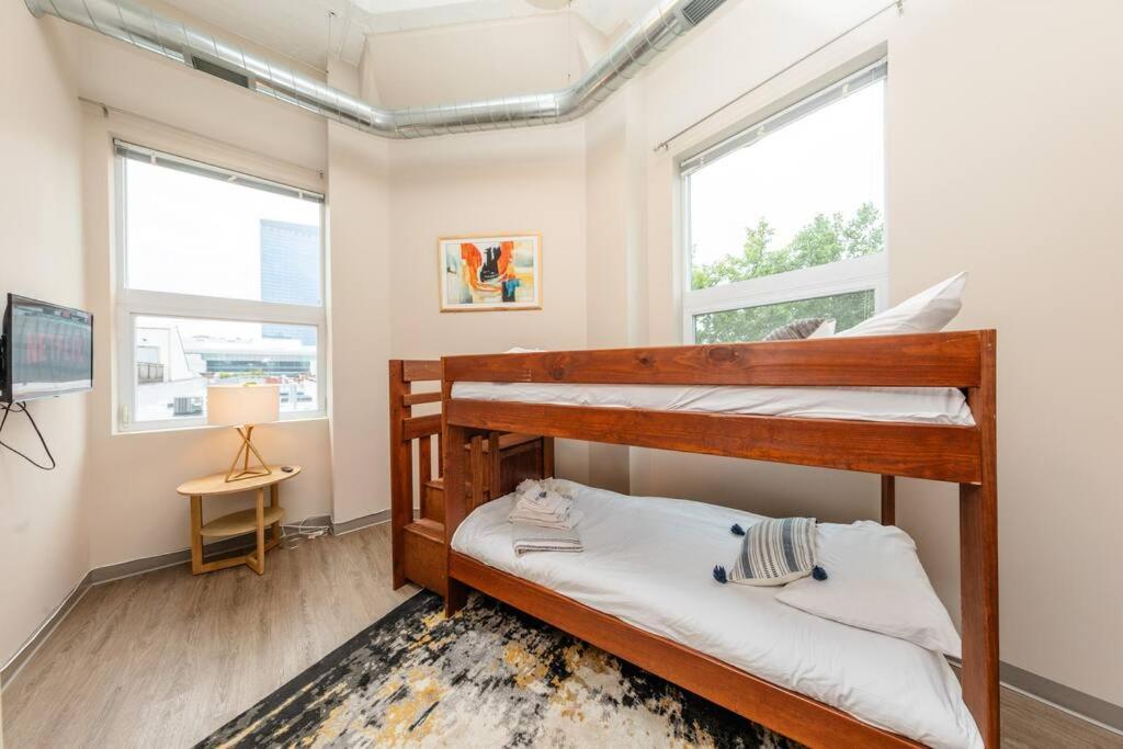 Apartment Mccormick Place 2br Oasis With Optional Parking, Patio, Gym For Up To 6 Guests Near Museum Campus, Grant Park & Soldier Field Chicago