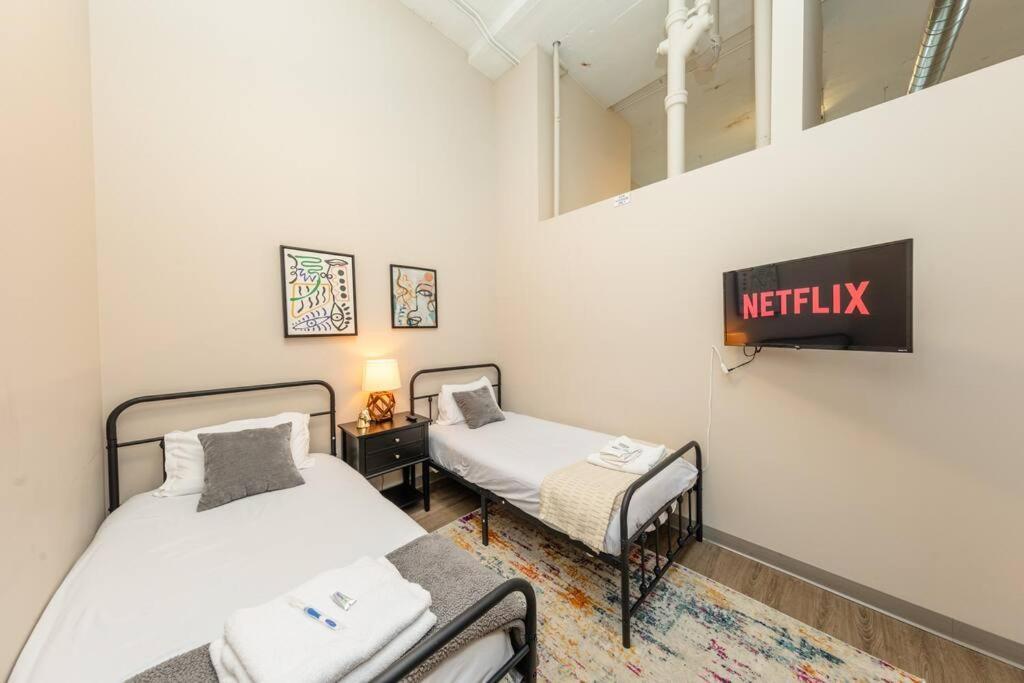 Apartment Mccormick Place 2br Oasis With Optional Parking, Patio, Gym For Up To 6 Guests Near Museum Campus, Grant Park & Soldier Field Chicago