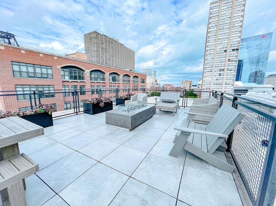 Mccormick Place 2br Oasis With Optional Parking, Patio, Gym For Up To 6 Guests Near Museum Campus, Grant Park & Soldier Field Apartment *