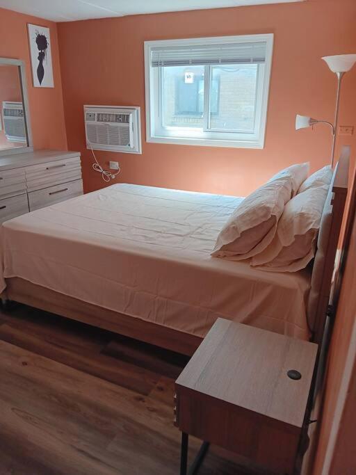 Near Midway Airport Apartment *