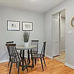 Inviting 2-Bedroom Prime Chicago Apt - Oakdale 512