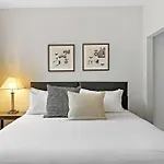 Vibrant & Well-Furnished 2Br Apartment - Roscoe 1A