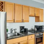 Well-Equipped Studio Apartment In The City! - Belmont B13