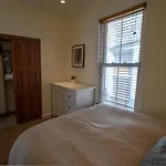 Roscoe Village Guesthouse