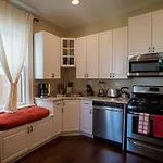 Roscoe Village Guesthouse