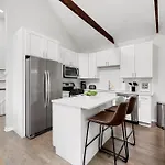 Chicago Treasure 4 Bed Getaway