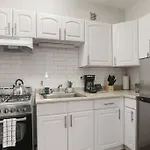 Comfortable Minimalist Studio Apt - Dorchester 203
