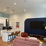 Chic 1 Bedroom W Parking