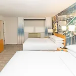 Hotel Versey Chicago Lincoln Park