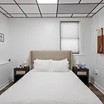 Chic 2Br Getaway Queen Beds Fast Wifi