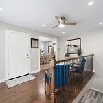 Spacious Apartment In Chicago