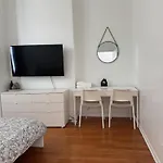 Adorable 2 Bedroom With Free Street Parking