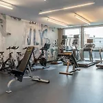 1Br City Loft With Modern Glass Views