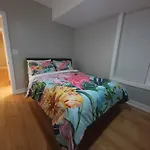 Beautiful 4 Bedroom 2 Bathroom Apartment Near Everything