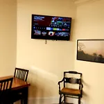 Cozy 1 Bed By The Lake Park