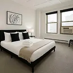 Sleek & Snug 2Br Apartment - Lsalle 703