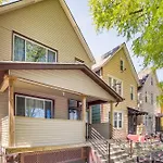 Walk To Metra Long-Term Getaway In Chicago!