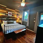 The Banksy-Free Parking -4 Bedroom W King Bed- Firepit Rooftop Near United Center