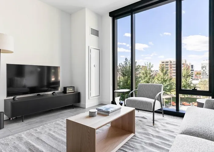 West Loop Studio W Wd Gym Roof Nr L Chi-772