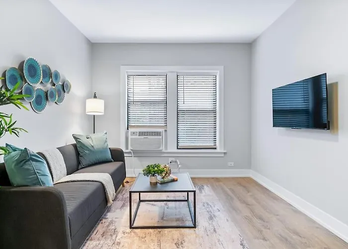 1-Bedroom Bright & Cozy Apt With In-Unit Laundry - Brompton 58-60 Rep