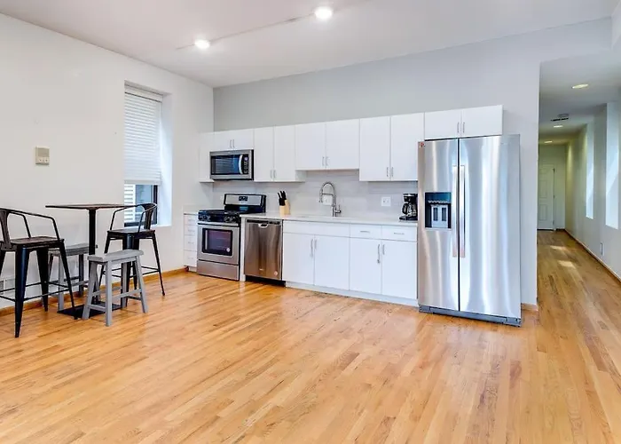 2 Suites 2 Floors In Downtown Chicago