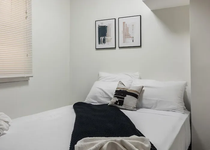 Contemporary 3Br Irving Park Gem Near Expressway