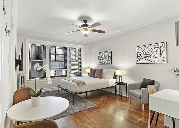 Comfortable Minimalist Studio Apt - Dorchester 203