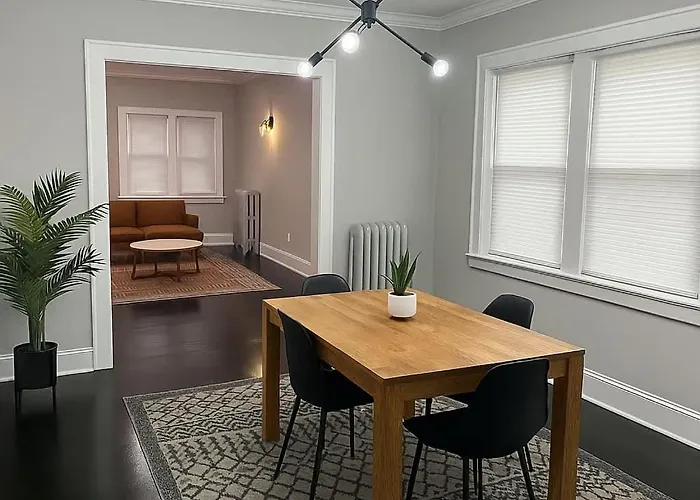 2Br Unit Beautifully Decorated - Francisco 2