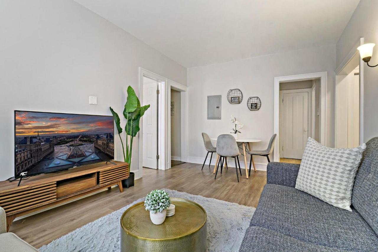 Warm & Lovely 2br Close To Dining & Shops - Touhy 1s Apartment *