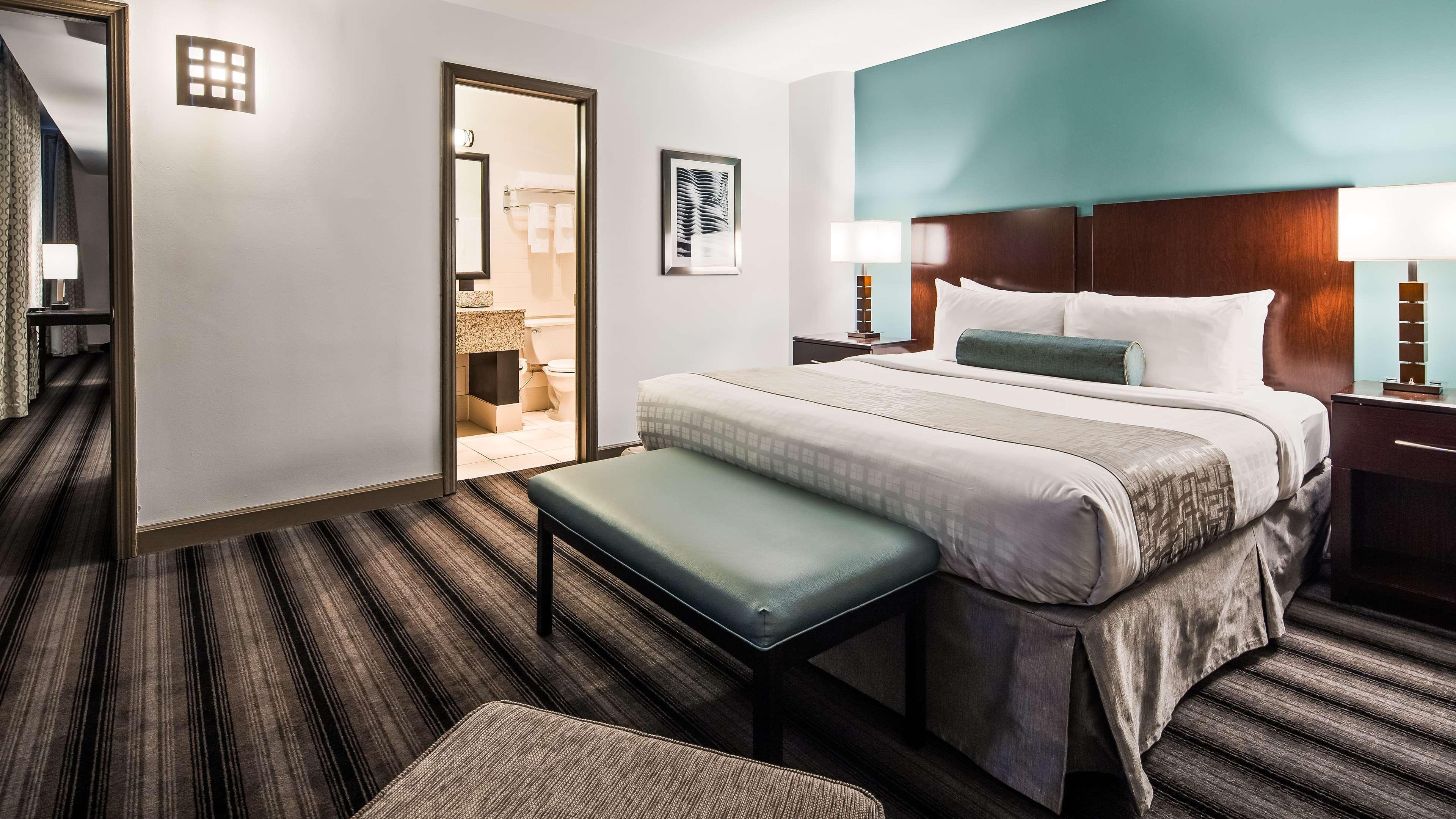 Western Downtown-river North 3*