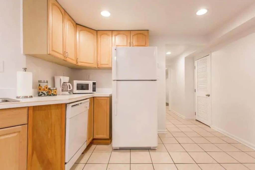The Wrigleyville Garden 200 Steps To Wrigley-2br Apartment *