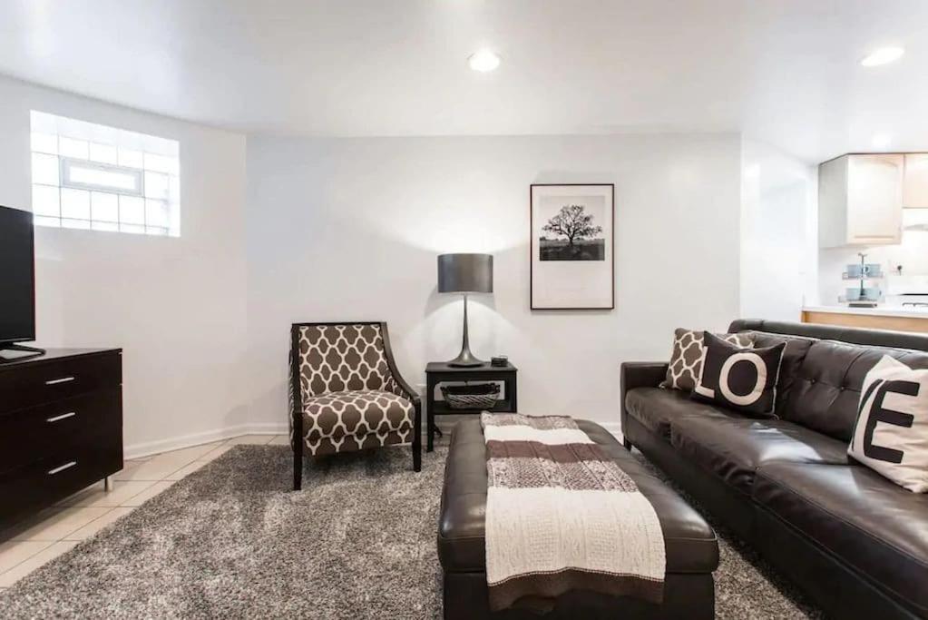 Apartment The Wrigleyville Garden 200 Steps To Wrigley-2br *