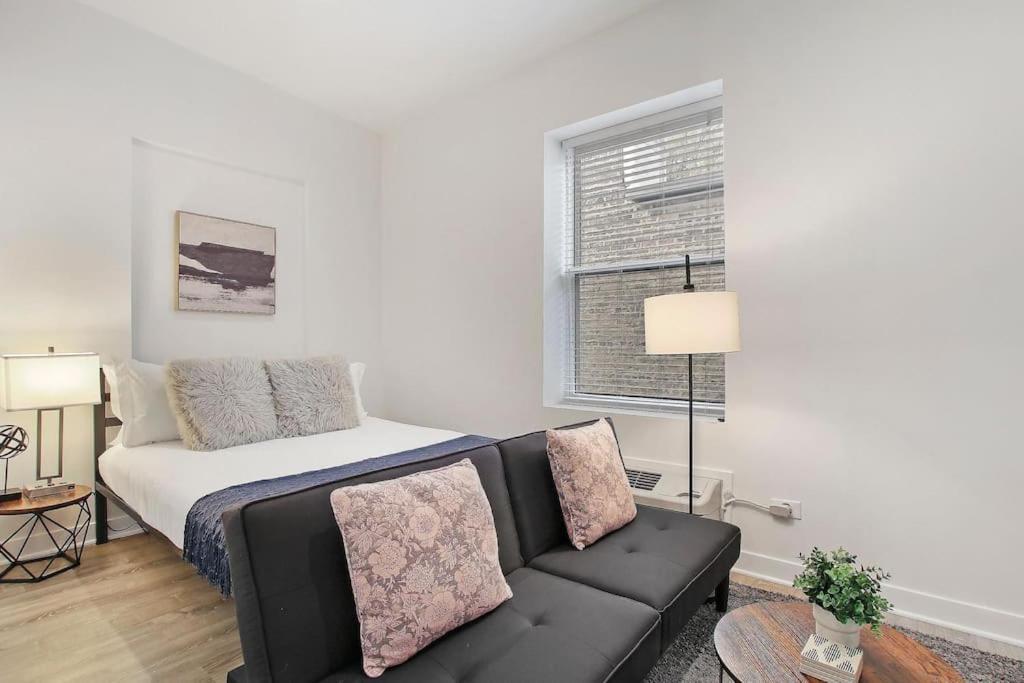With Laundry, Near Shops! - Montrose 316 & 318 Apartment