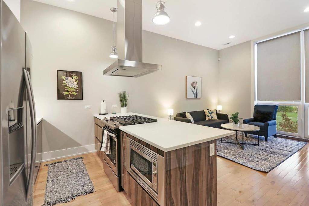 Apartment 1-bedroom Minimalist With Laundry - Crosby 204 *