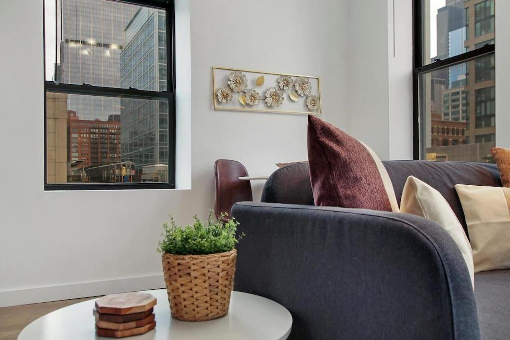 Modern Luxe West Loop 1br With In Unit Laundry - 304
