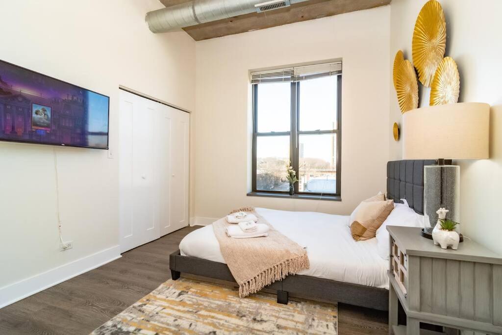 Mccormick Place: Spacious 3br Family Haven Apartment *