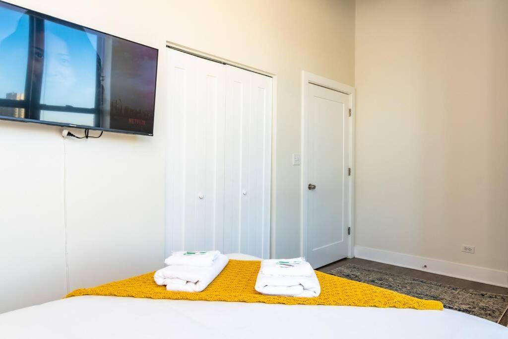 Mccormick Place: Spacious 3br Family Haven