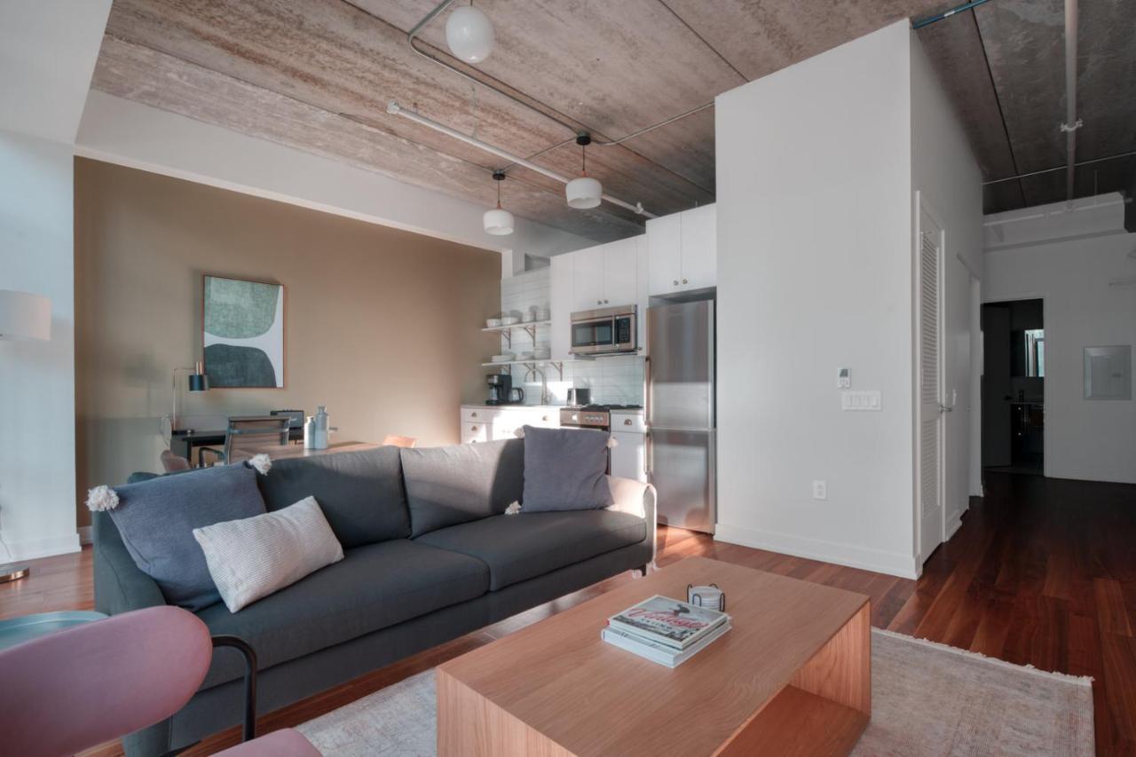 Apartment River North 1br W Gym Lounge Roof Nr Riverwalk Chi-891 Chicago