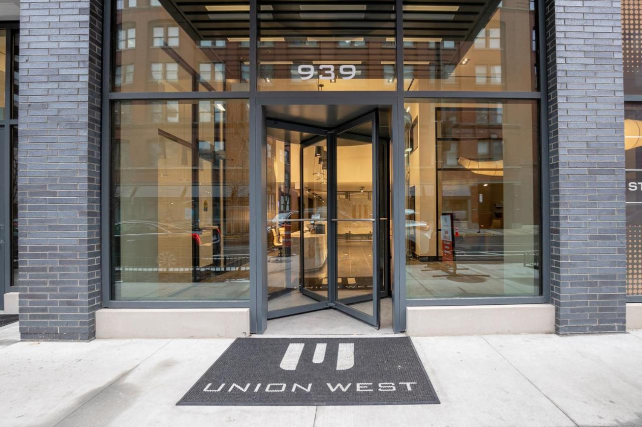 W Loop W Gym Pool Nr Fulton Mkt Chi-205 Chicago