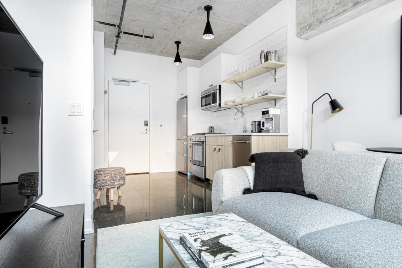 River N 1br W Gym Pool Nr L Stop Chi-360 Apartment