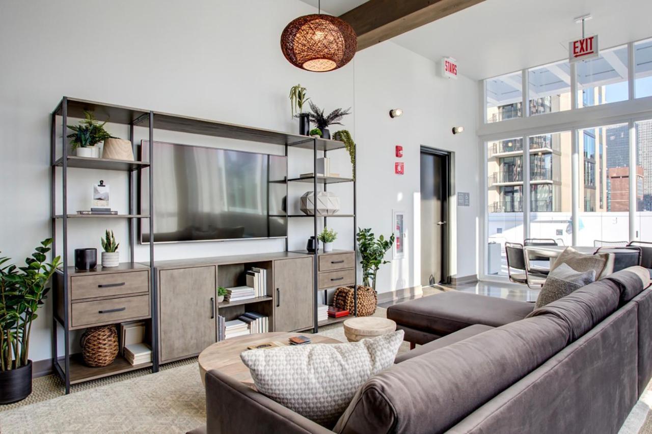 Apartment River N 1br W Gym Pool Nr L Stop Chi-360