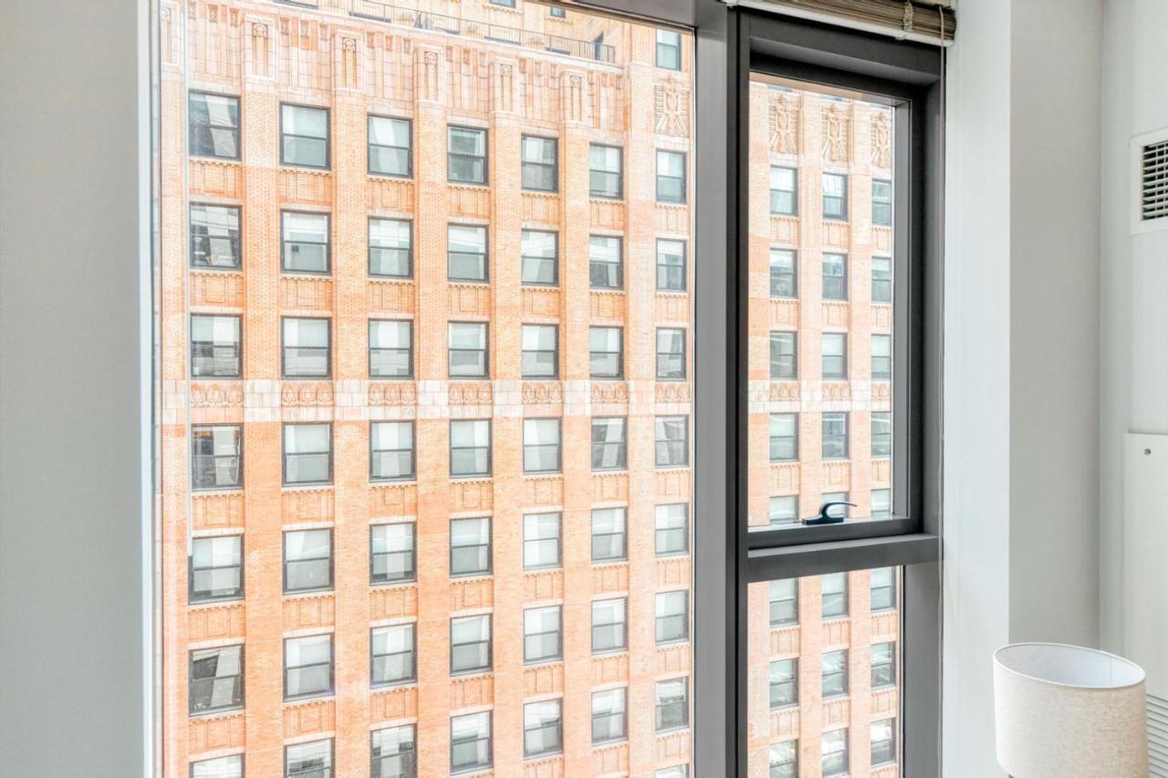 Apartment Loop W Gym Pool Lounge 1 Block From L Chi-701 Chicago