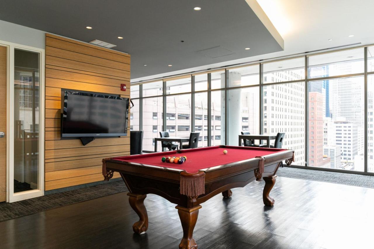 Apartment Loop W Gym Pool Lounge 1 Block From L Chi-701 Chicago