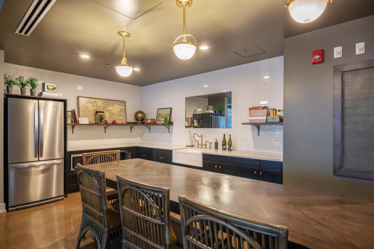 River N 3br W Gym Rooftop Nr L Park Chi-324 Chicago
