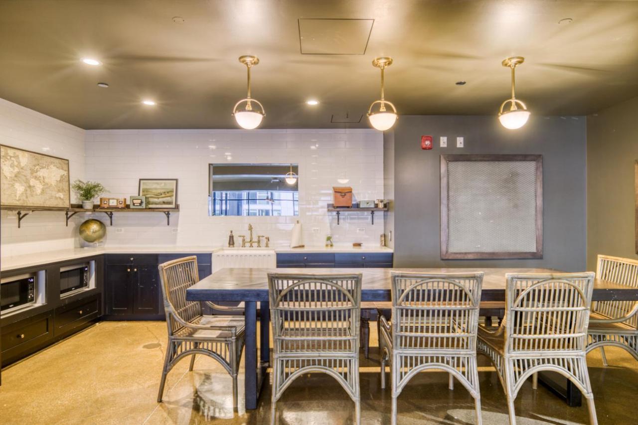 River N 3br W Gym Rooftop Nr L Park Chi-324 Chicago