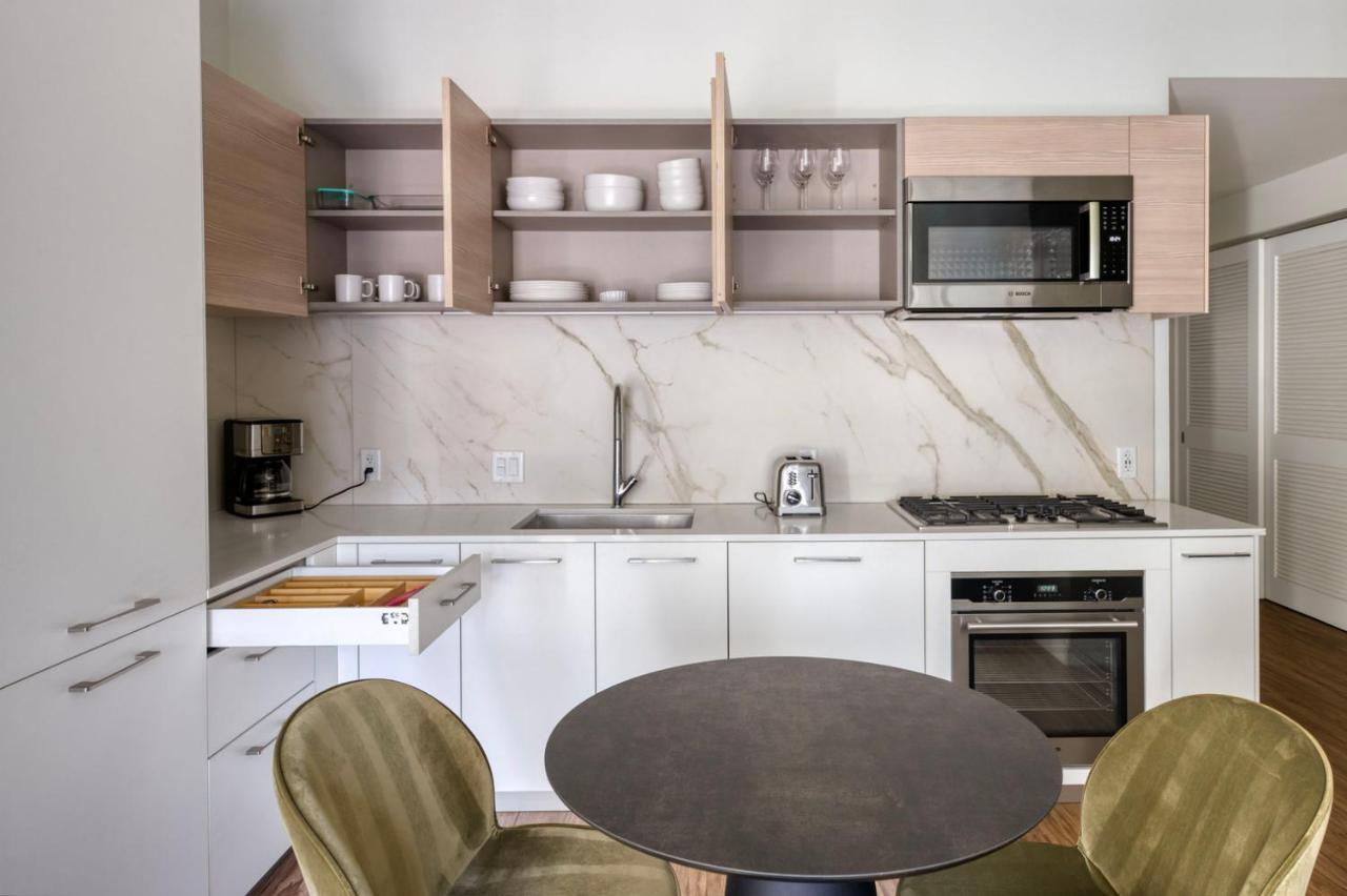 W Loop 1br W Deck Pool Gym 3 Blocks To L Chi-646 *