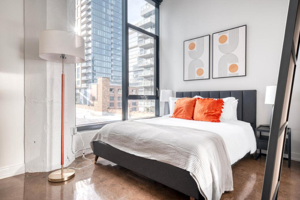 River North 1br W Gym Lounge Roof Nr Riverwalk Chi-900