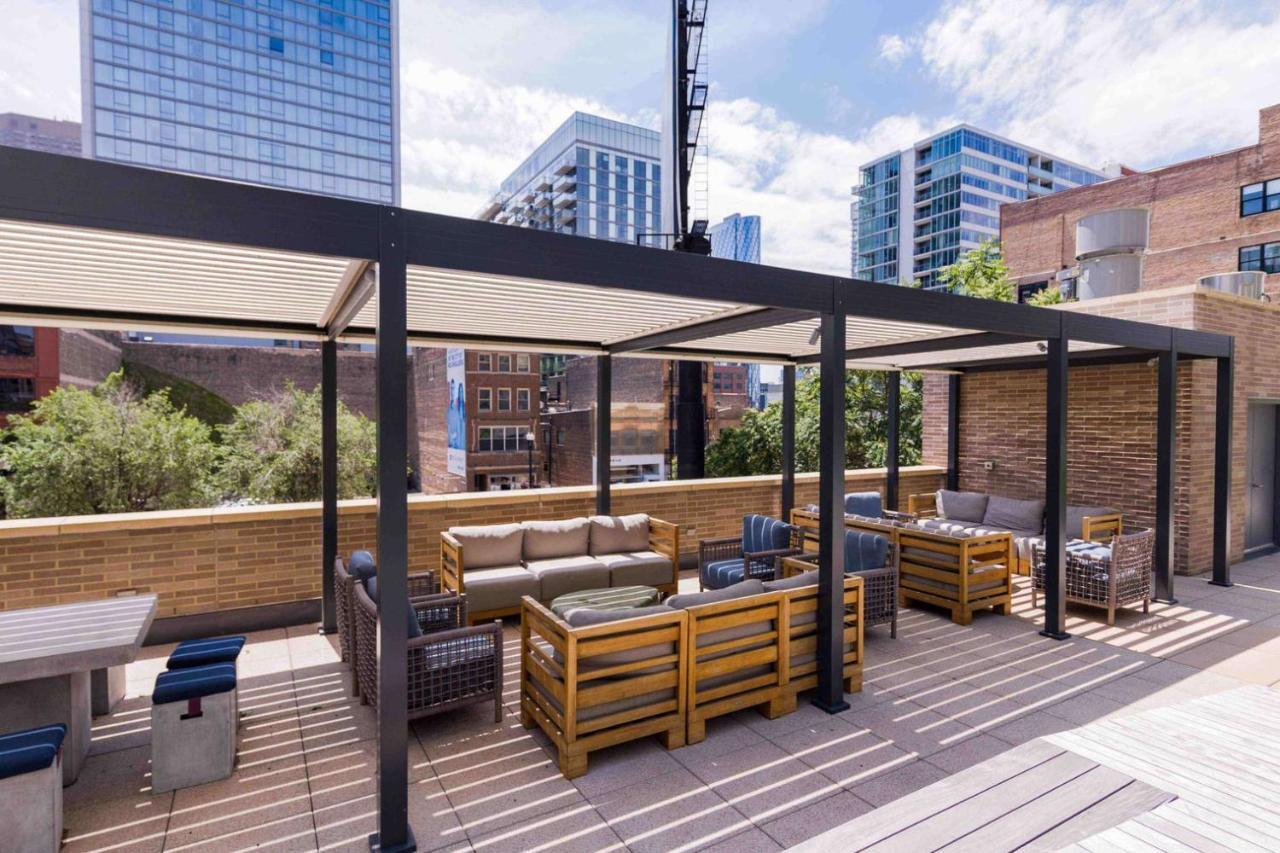 Apartment W Loop 1br W Deck Pool Gym 3 Blocks To L Chi-646