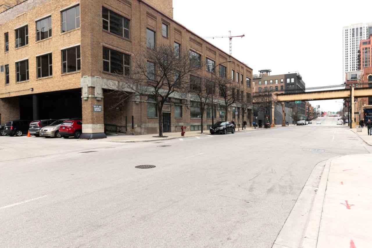W Loop 1br W Deck Pool Gym 3 Blocks To L Chi-646 * Chicago